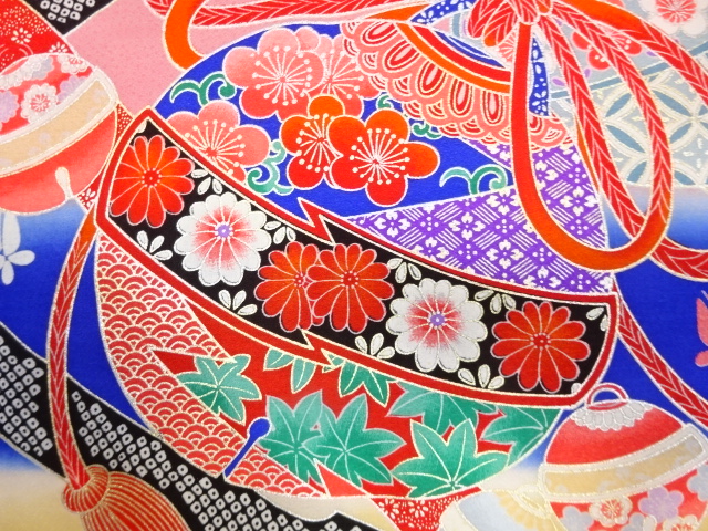  アンティーク　鈴に草花・蝶模様　はぎれ反物